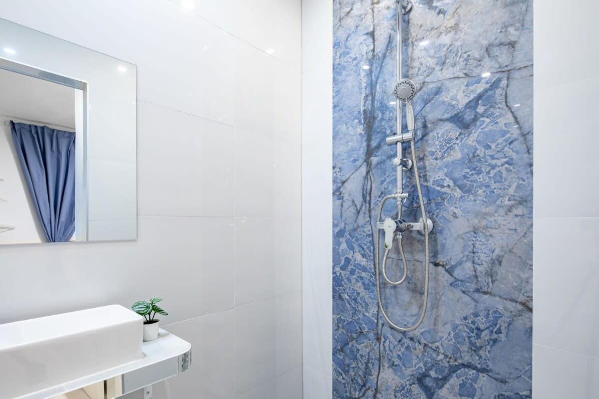 Central - New - Quiet Sleep Apartment Будапеща Екстериор снимка