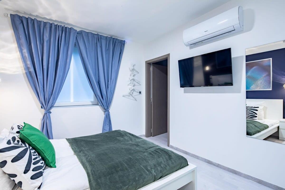 Central - New - Quiet Sleep Apartment Будапеща Екстериор снимка