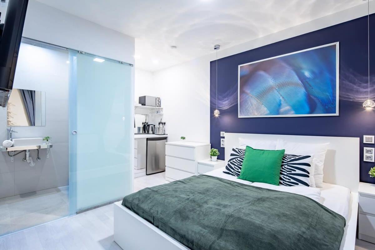 Central - New - Quiet Sleep Apartment Будапеща Екстериор снимка